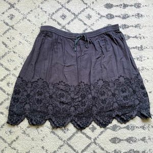 Lowered! 💥 Woman’s Anthropologie Grey Embroidered Floral/Folk Skirt